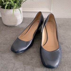 Antonio Melani closed toe wedges size 8.5